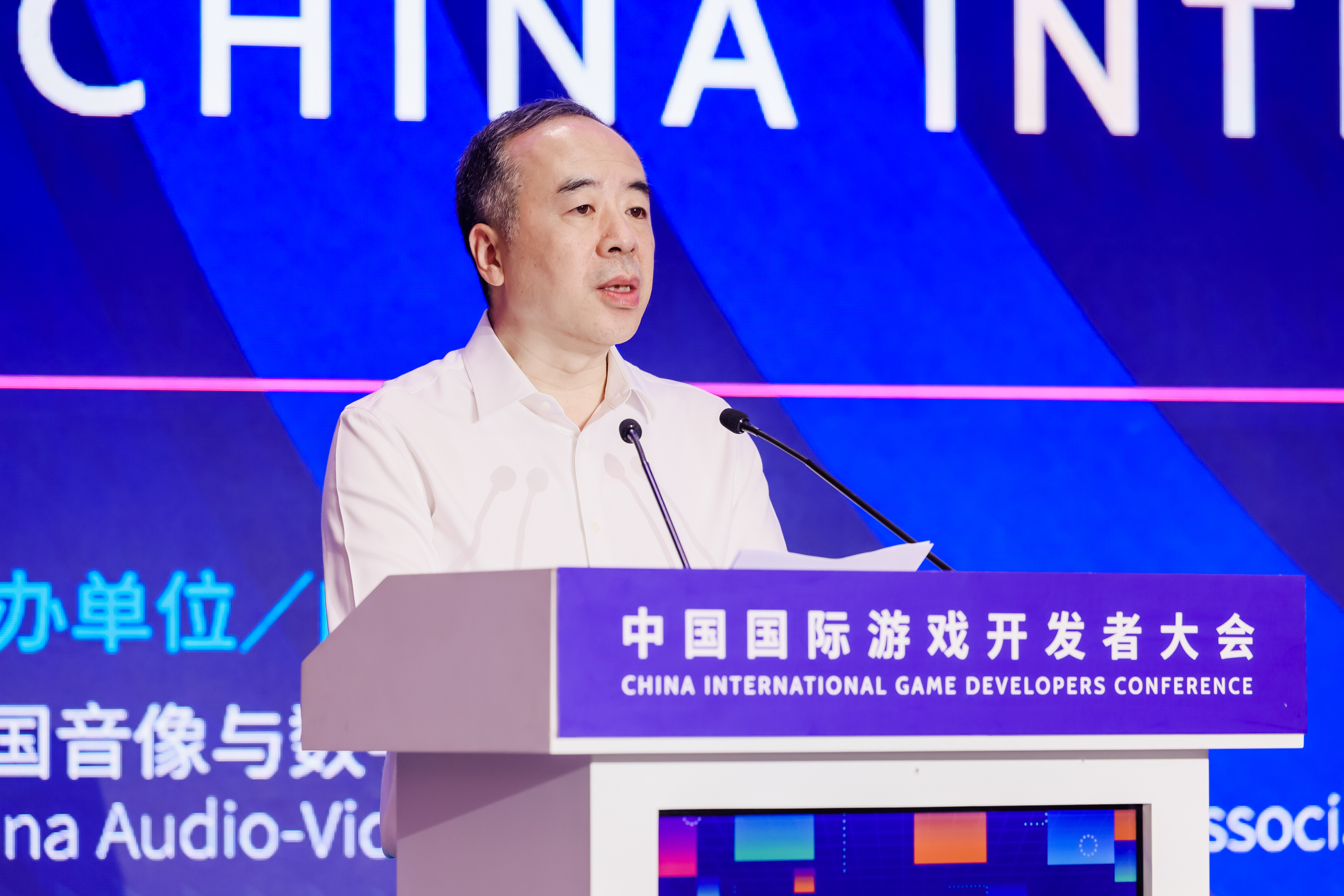 黄斌兵.jpg